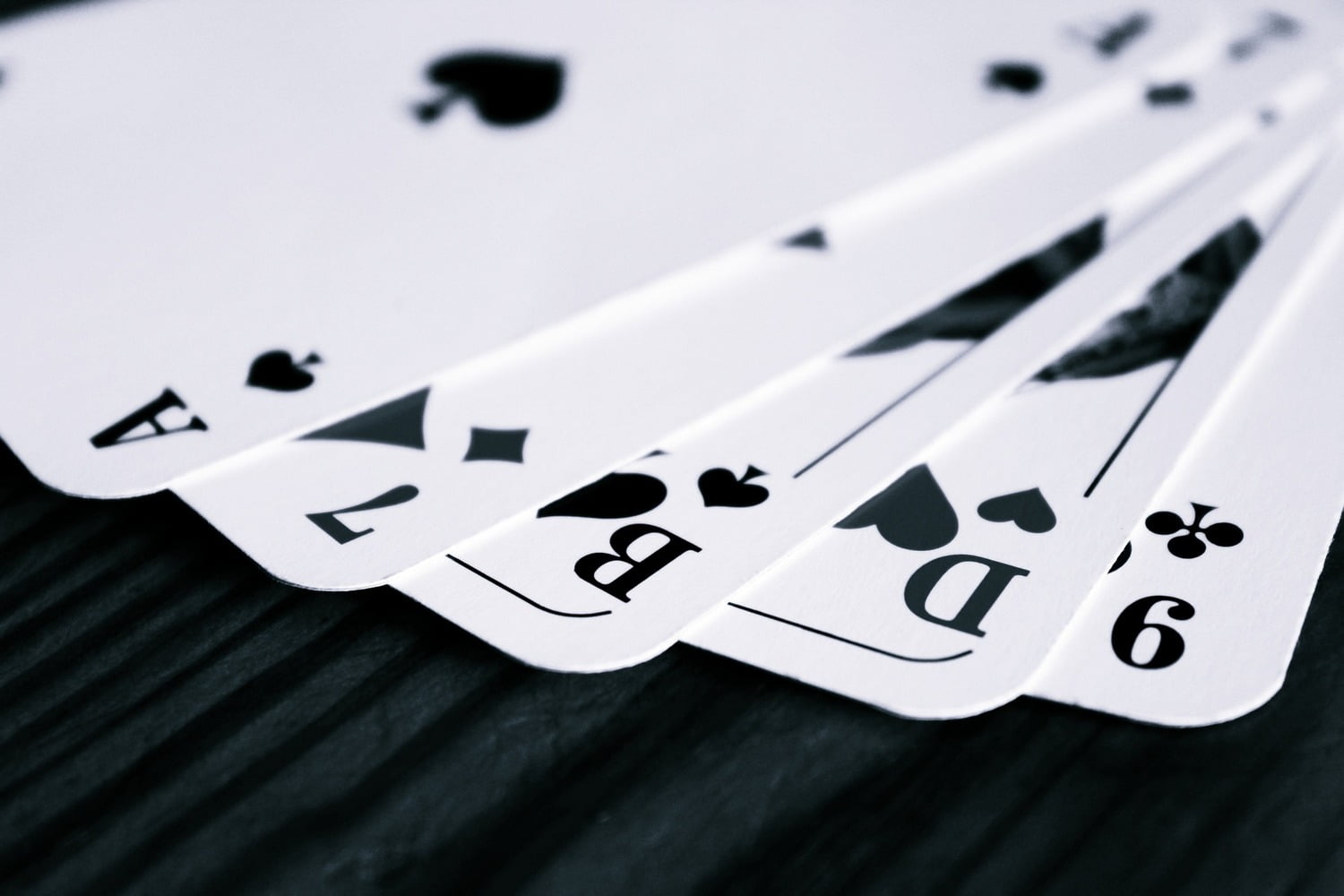 Vapaakenttä-pasianssi (FreeCell) – säännöt, strategia ja vinkit